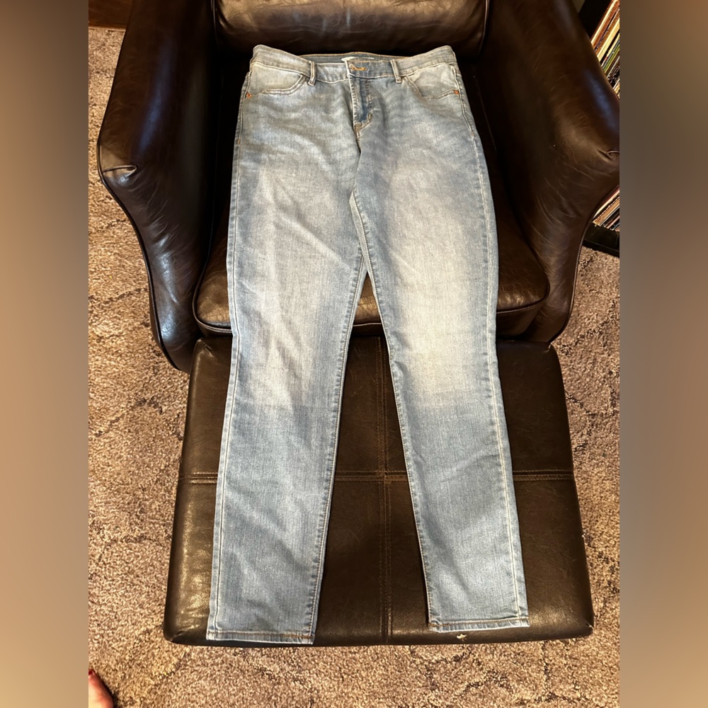 Old navy classic light wash Jean. Soft denim 10L